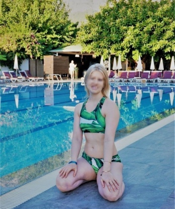 Мои услуги нацелены на удовлетворение твоих самых скрытых желаний. Я готова реализовать твои самые смелые фантазии и сделать твою ночь незабываемой. Доверься моим нежным рукам и увидишь, что я знаю, как устроить настоящий рай на земле. Убедись в этом сам, встретившись со мной в центре Москвы. Посмотри мои фото и прочитай отзывы – они говорят сами за себя. В моих объятиях ты почувствуешь волшебство страсти 💋 5915, 25 лет